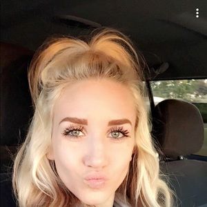 Meet your Posher, Stephanie